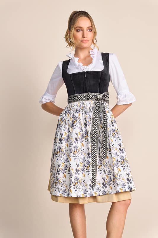 Das stilvolle Dirndl Lona zeichnet sich durch sein tolles Blumenmuster auf der Schürze aus. Es ist tailliert geschnitten und betont so charmant deine Figur. Der Rock ist mit 60 cm knielang und bietet zwei praktische Eingrifftaschen