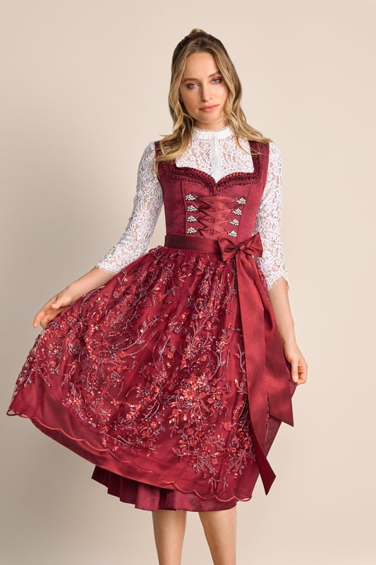 Das Dirndl Olive ist ein klassischer Eye-catcher und ein absoluter Allrounder. Mit seinem unifarbenen Muster ist es der perfekte Kombinationsparter für jeden Trachtenlook. Es ist tailliert geschnitten und betont so charmant deine Silhouette Der Rock hat eine Länge von 70 cm und reicht somit unter das Knie. Passend dazu gibt es zwei praktische Eingriffstaschen