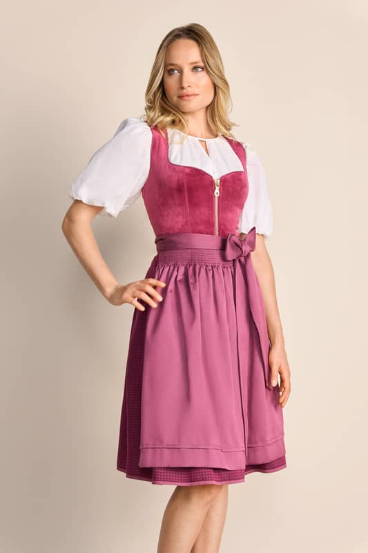 Das Limited Edition Dirndl Ayuna besticht durch sein unifarbenes Muster und ein zartes Muster am Rock